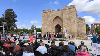 ‘Muévete por la ELA’ llena la Puerta de Toledo de solidaridad