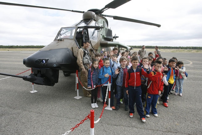 Jornadas de puertas abiertas en la Base de Helicópteros de Almagro
