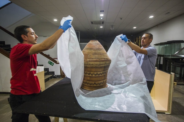 Museo de Ciudad Real preparaciÃ³n y embalaje de de obras de tinajas y cerÃ¡micas para enviarlas a Talavera a una exposiciÃ³n de 6000 aÃ±os de CerÃ¡mica