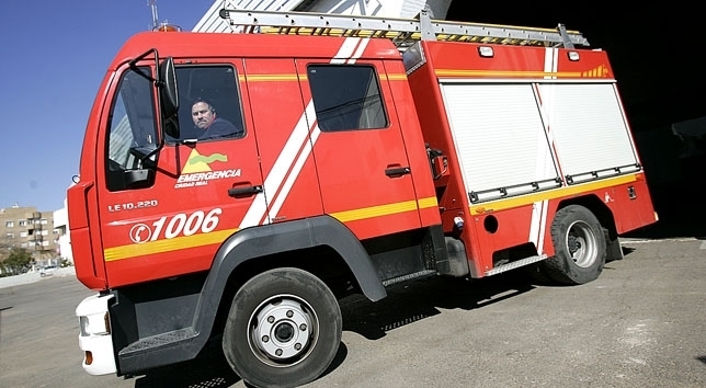 Incendio en un piso con una persona atrapada en el balcón