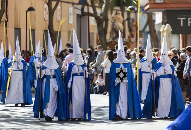 La Hermandad de Las Palmas procesiona por la ciudad