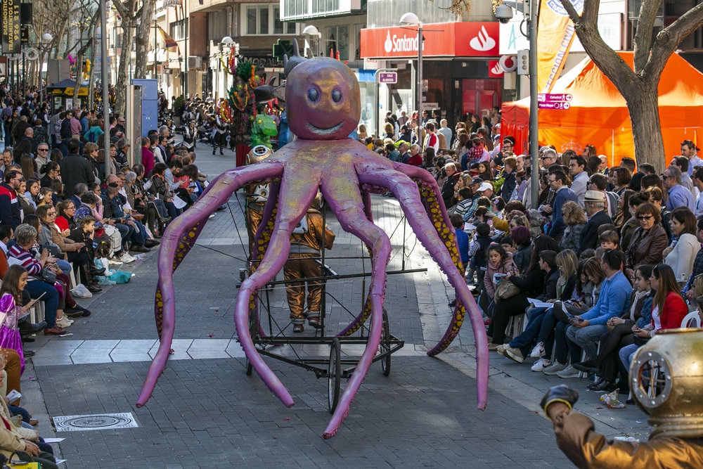 Desfile de Carnaval, domingo de piñata en ciudad real, carnaval. disfraces, Burleta, desfile de carnaval en ciudad real  / RUEDA VILLAVERDE