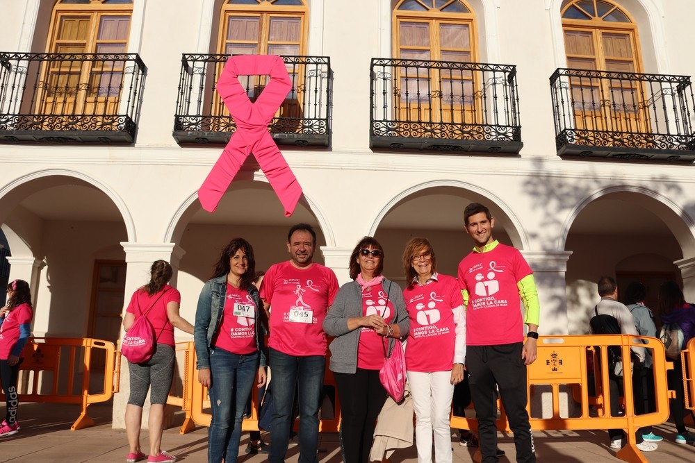 Calles teñidas de rosa para concienciar sobre el cáncer