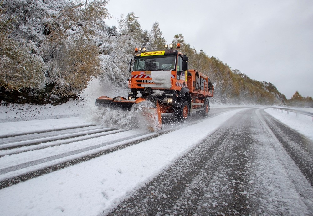 Carreteras cortadas y autobuses atrapados por el temporal