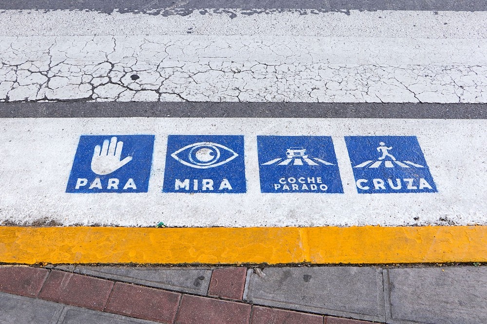 Pasos de peatones rabaneros con pictogramas para autistas