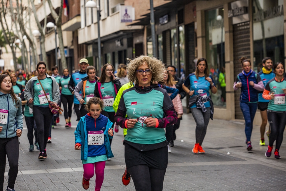 Carrera de la Mujer, carrera de la mujer de 4 Klm por el centro de ciudad real,m Pilar Zamora y rosa Romero en la carrera  / RUEDA VILLAVERDE