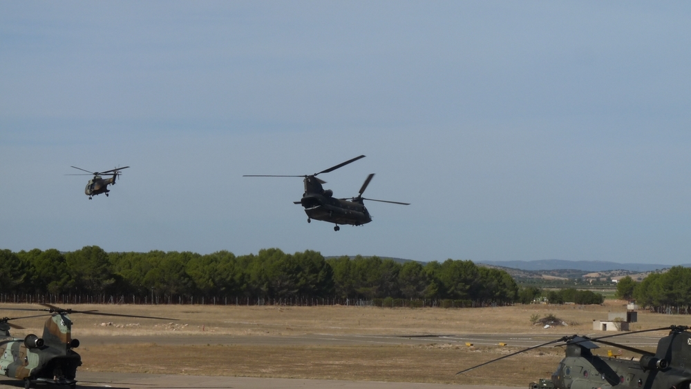 Osprey de los marines americanos se entrenan en el BHELA-I