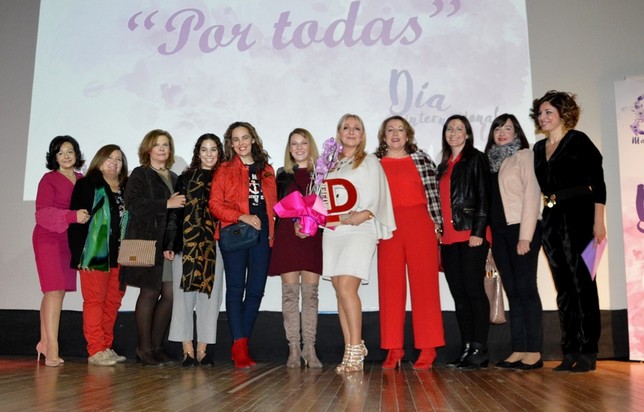 María Dolores García Muñoz recibe el Premio Mujer 2019 