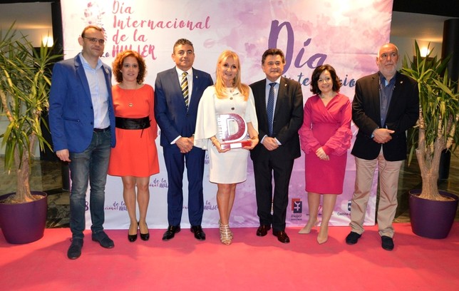 María Dolores García Muñoz recibe el Premio Mujer 2019 