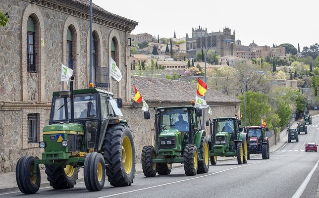 Los tractores entrando a Toledo.