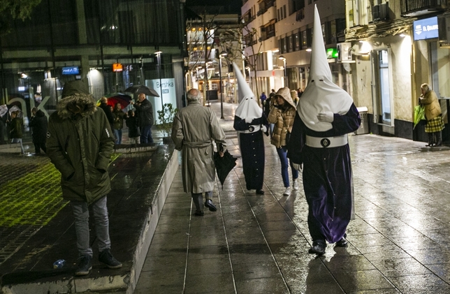 La noche le niega el paso al Nazareno