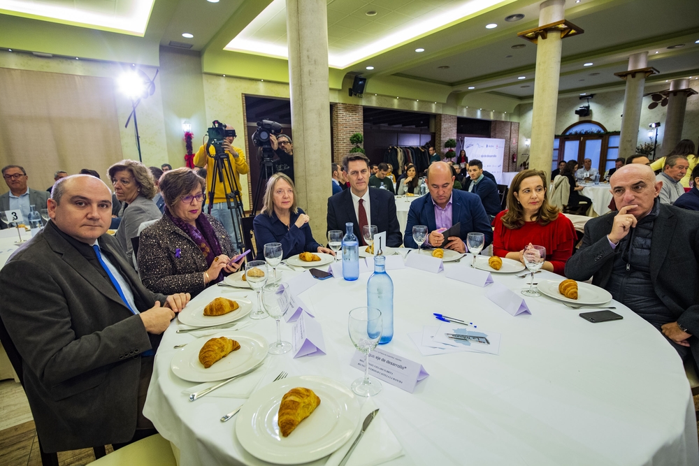 Desayuno de la Tribuna en Puertollano, con el Consejero de Agricultura  Francisco martinez Arroyo  y el director Genral de Aquona Jesús GarcÁ­a del Valle, desayuno informativo, promovido por La Tribuna y Aquona en Puertollano, titulada El agua eje de des  / RUEDA VILLAVERDE