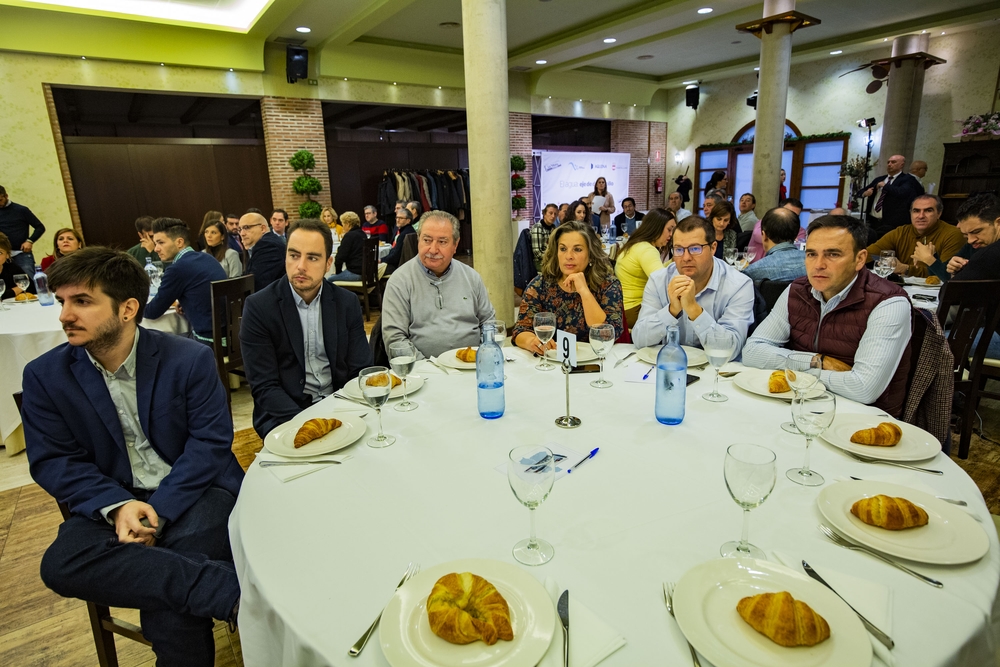 Desayuno de la Tribuna en Puertollano, con el Consejero de Agricultura  Francisco martinez Arroyo  y el director Genral de Aquona Jesús GarcÁ­a del Valle, desayuno informativo, promovido por La Tribuna y Aquona en Puertollano, titulada El agua eje de des  / RUEDA VILLAVERDE