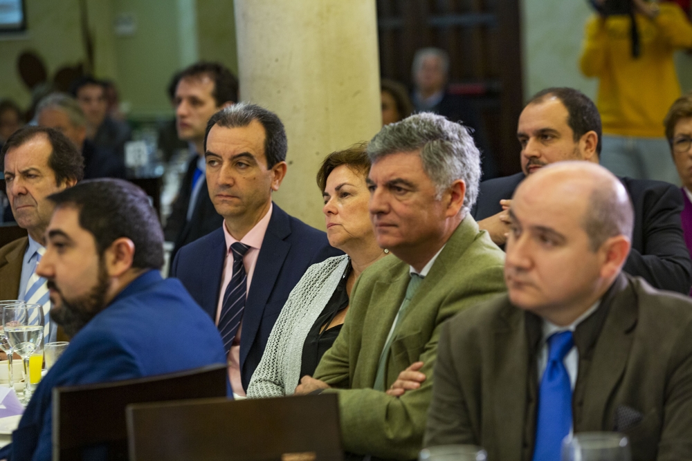 Desayuno de la Tribuna en Puertollano, con el Consejero de Agricultura  Francisco martinez Arroyo  y el director Genral de Aquona Jesús GarcÁ­a del Valle, desayuno informativo, promovido por La Tribuna y Aquona en Puertollano, titulada El agua eje de des  / RUEDA VILLAVERDE