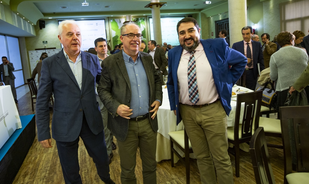 Desayuno de la Tribuna en Puertollano, con el Consejero de Agricultura  Francisco martinez Arroyo  y el director Genral de Aquona Jesús GarcÁ­a del Valle, desayuno informativo, promovido por La Tribuna y Aquona en Puertollano, titulada El agua eje de des  / RUEDA VILLAVERDE