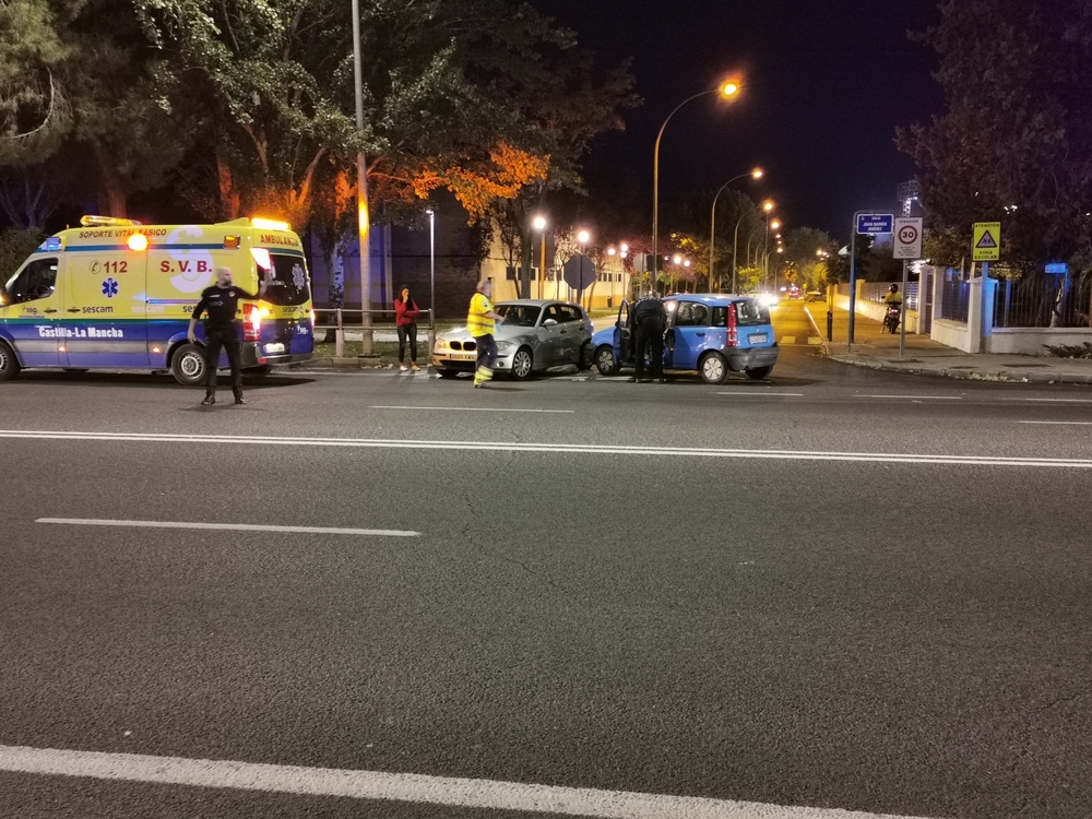 Accidentes con tres coches implicados en la capital