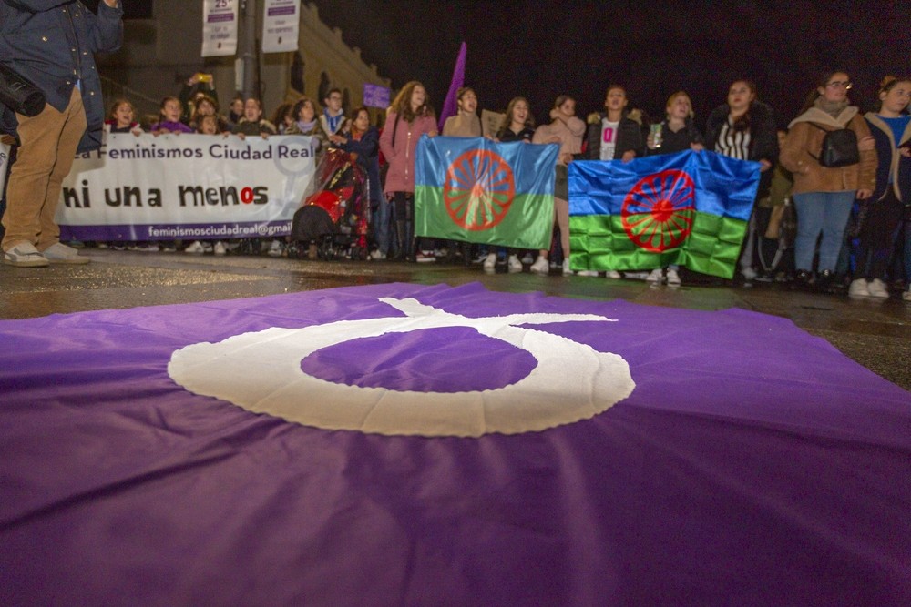 Una marcha con mil voces violetas