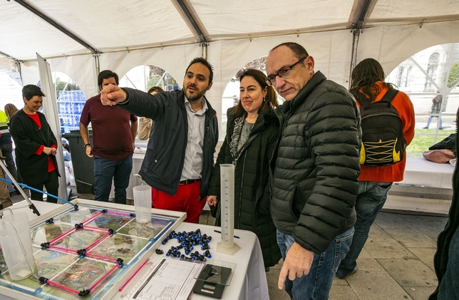 Pilar Zamora, asiste al acto del dÁ­a del agua y a las actividades de AQUONA celebradas en la Plaza de la Constitución