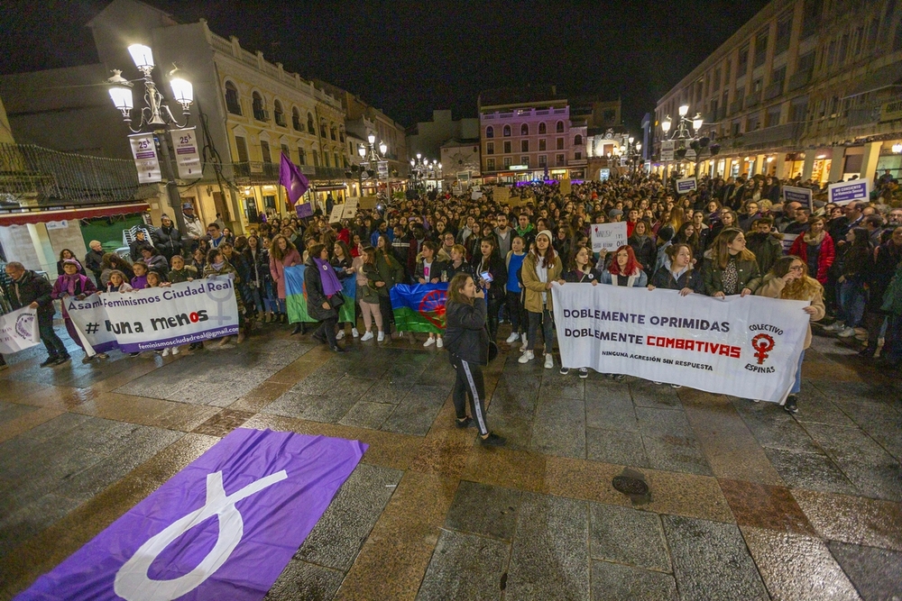 violencia de género, dÁ­a internacional para la eliminacion de la violencia contra la mujer  / TOMÁS FERNÁNDEZ DE MOYA