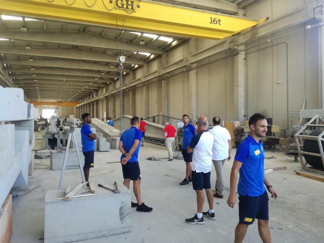 Jugadores, técnicos y directivos también visitaron las instalaciones de Formac.