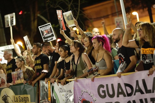 Protesta antitaurina a las puertas del coso ciudadrealeño