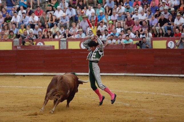 Aníbal y Luque, a hombros en la tercera del abono de feria