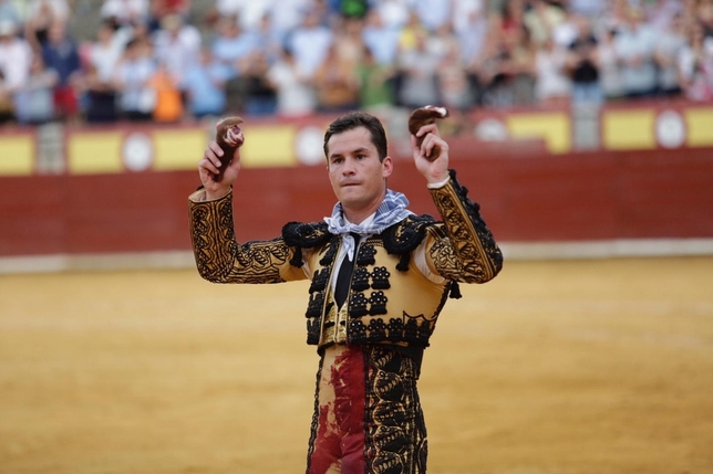 Aníbal y Luque, a hombros en la tercera del abono de feria