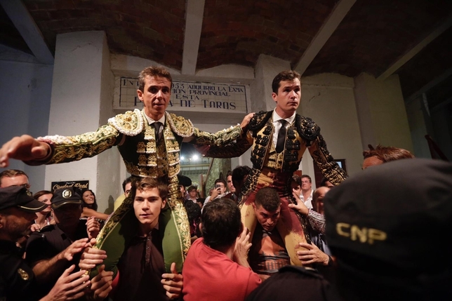 Aníbal y Luque, a hombros en la tercera del abono de feria