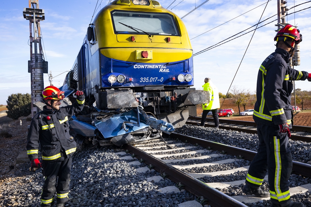 accidente ferroviario con dos muertos o fallecidos al colisionar un turismo con un trén de mercancias en Manzanares (C-Real) a la alatura de la carcel de Herrera de la mancha, un trén de mercancias arrolla a un turismo con dos ocupantes dentro fallecido  / RUEDA VILLAVERDE