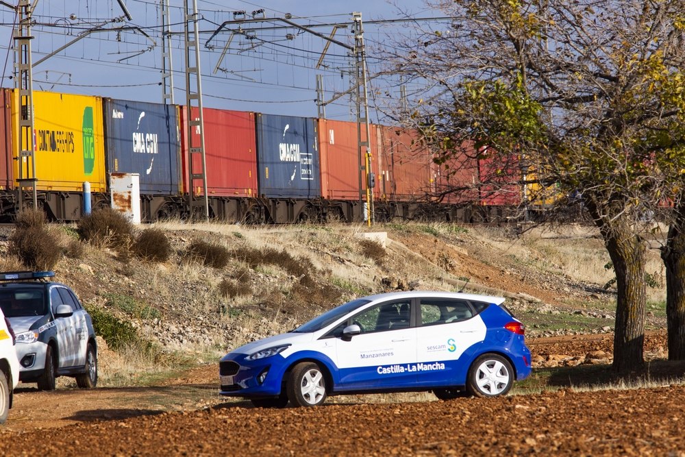 accidente ferroviario con dos muertos o fallecidos al colisionar un turismo con un trén de mercancias en Manzanares (C-Real) a la alatura de la carcel de Herrera de la mancha, un trén de mercancias arrolla a un turismo con dos ocupantes dentro fallecido  / RUEDA VILLAVERDE