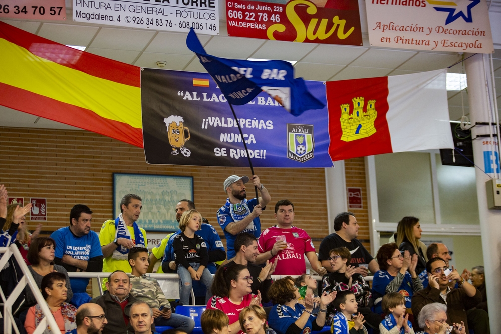 Partido de futbol sakla entre el FS Viña Albali Valdepeñas y el Pozo Murcia  / RUEDA VILLAVERDE