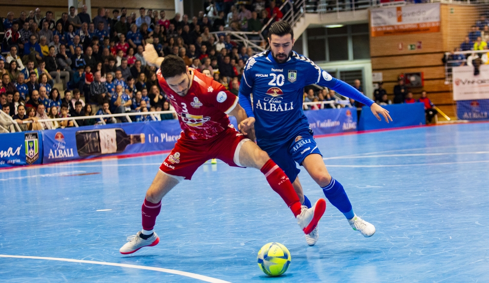 Partido de futbol sakla entre el FS Viña Albali Valdepeñas y el Pozo Murcia  / RUEDA VILLAVERDE