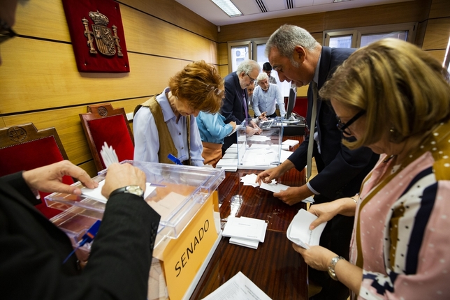El PSOE vence en el voto de extranjeros y el PP queda quinto