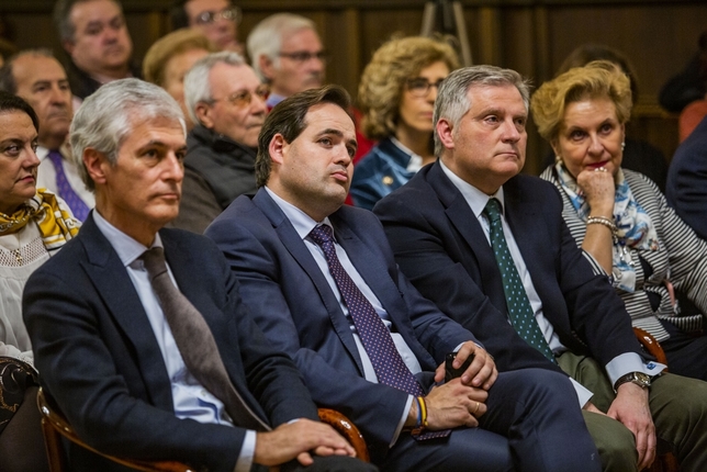 El PP reconoce a los concejales y alcaldes de la democracia