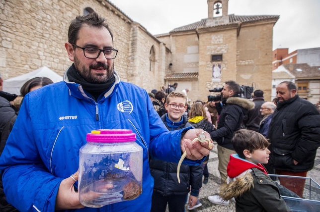 Una bendición de San Antón al vuelo