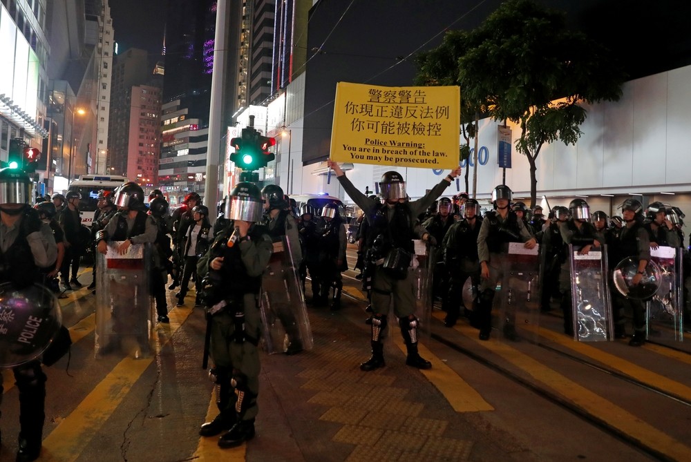 Nuevos disturbios entre Policía y manifestantes en Hong Kong