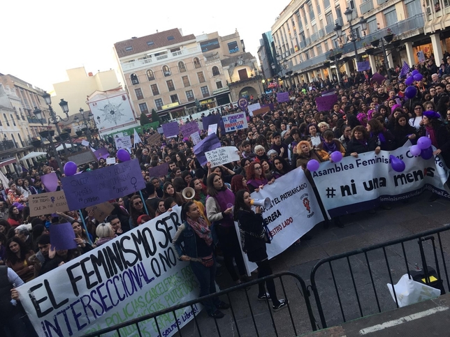 Ciudad Real se tiñe de violeta por el 8-M