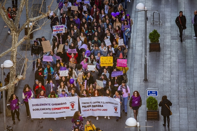 Ciudad Real se tiñe de violeta por el 8-M