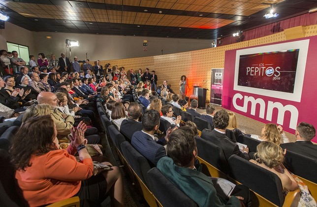 Decenas de alumnos y profesores siguieron el evento en el Auditorio de CMM.