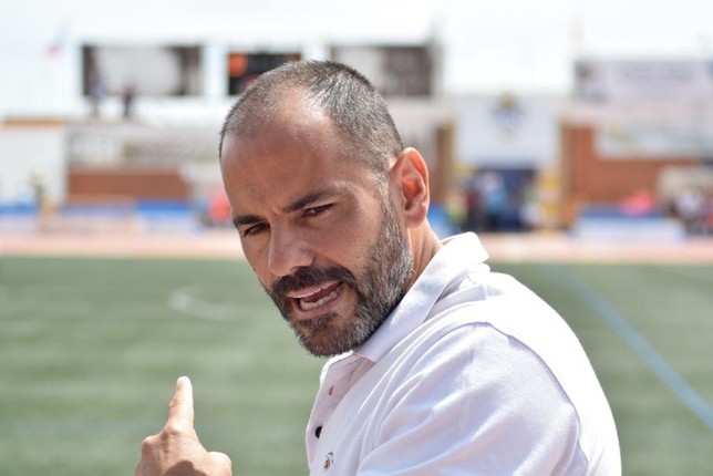 Salva Ballesta, preparador del Móstoles, en un momento del partido.