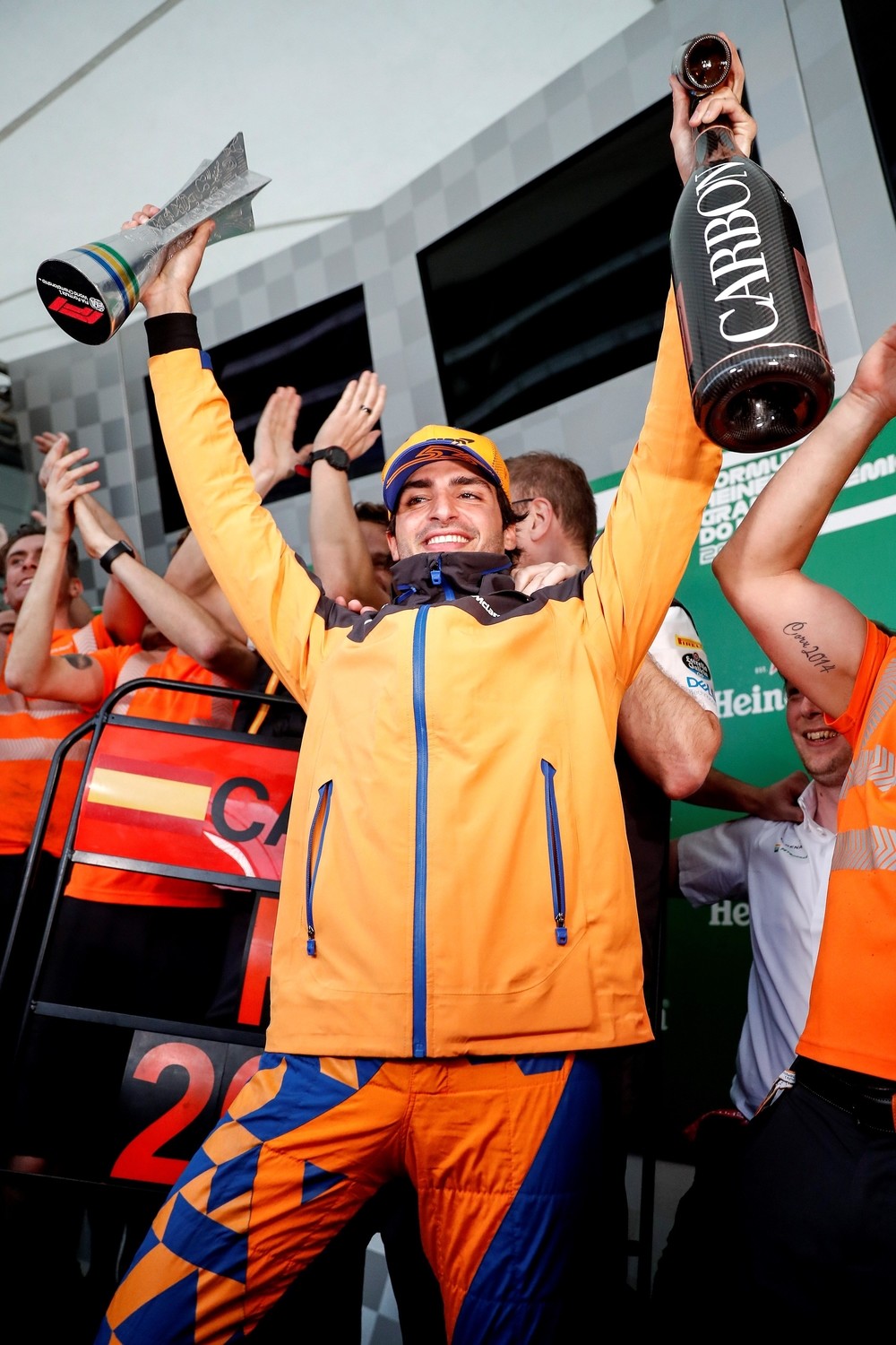 Sáinz hace podio cinco años después de Alonso