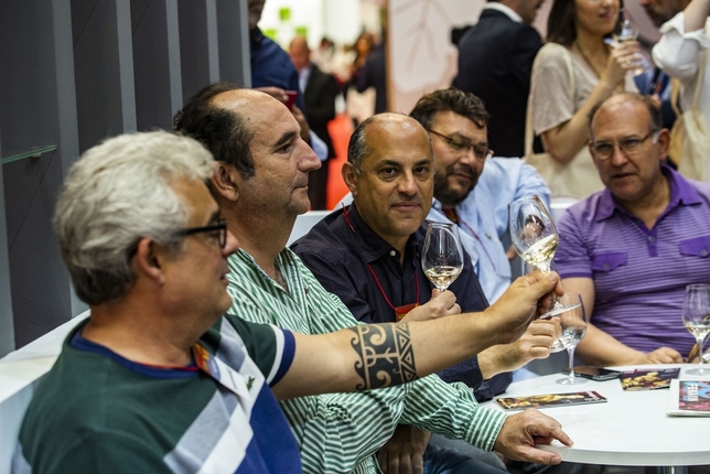 La DO Valdepeñas tira de teatro para promocionar sus vinos