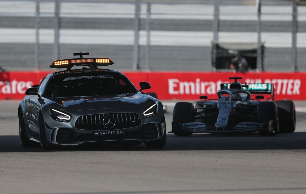 Hamilton continúa con la 'tradición rusa' de Mercedes