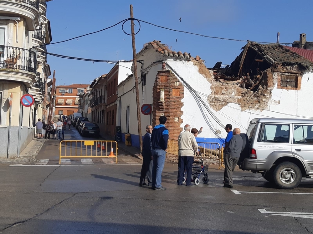 Se desmorona parte de un edificio en Almodóvar