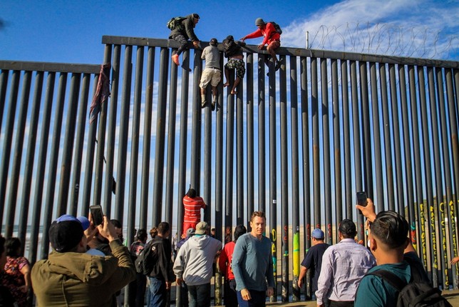 Trump podrá usar fondos del Pentágono para pagar el muro