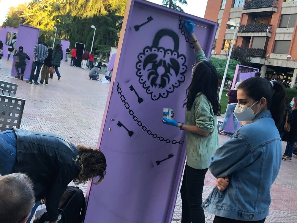 Puertas violetas para liberarse de la violencia en Torreón