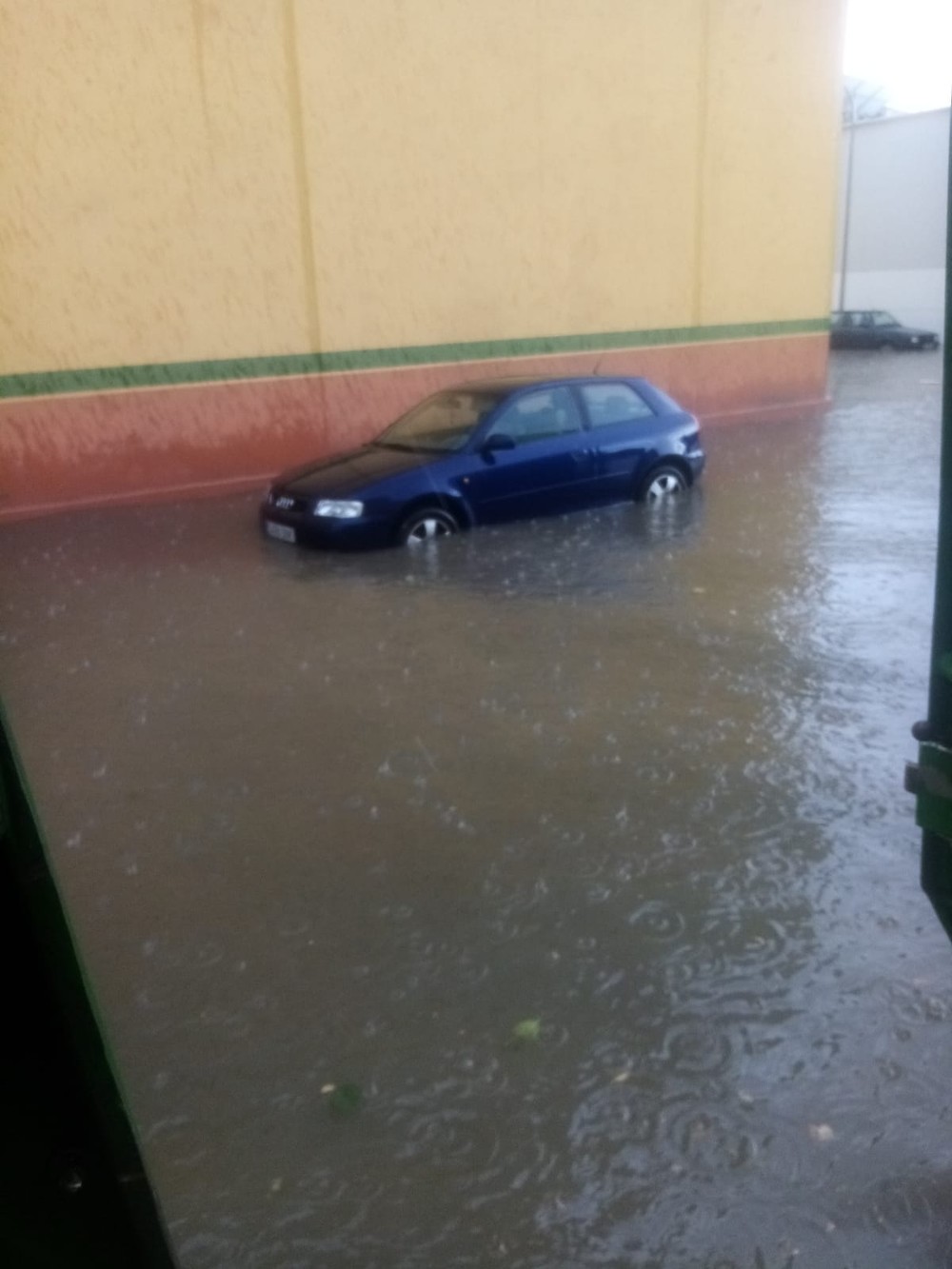 Una fuerte granizada inunda varias calles de Socuéllamos