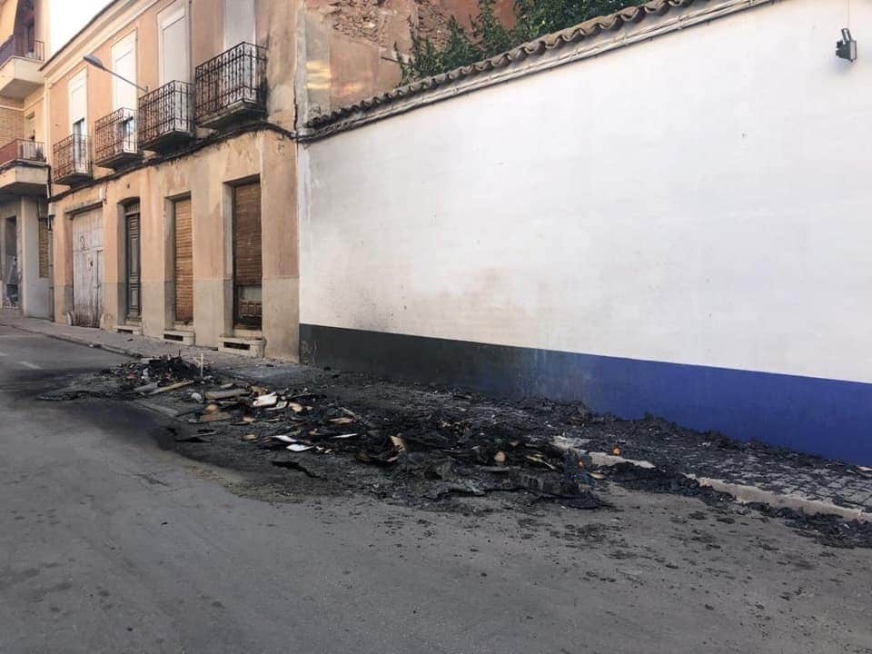 El Ayuntamiento denuncia la quema de contenedores