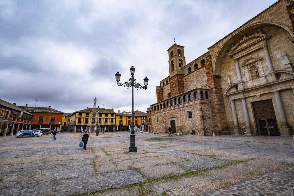 confinamiento perimetral y controles de la Guardia Civil en las entradas a La Solana, coronavirus y pandemia en la solana, cierre de bares y de la hosteleria, calles vacÁ­as y cierre perimetral de la Solana por la Guardia Civil  / RUEDA VILLAVERDE