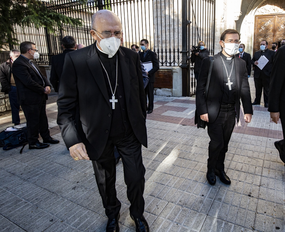 Funeral en la Catedral de Ciudad Real del Obispo émérito Antonio Algora, que fué enterrado en la catedral, coronavirus, pandemia, funeral por el obispo antonio algora en ciudad real  / RUEDA VILLAVERDE